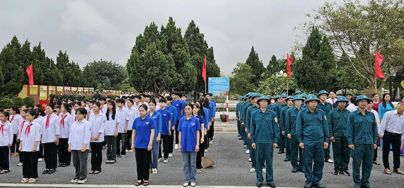 Kỷ niệm 63 năm Ngày Bác Hồ ra thăm đảo Cô Tô ảnh 3