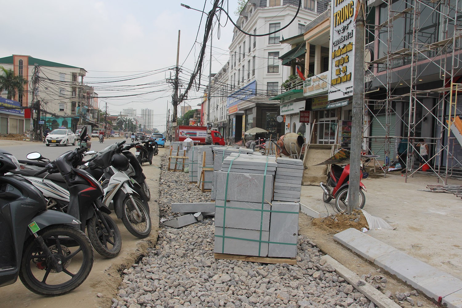 Sự kiện - Đẩy nhanh tiến độ thi công dự án vỉa hè trăm tỷ giữa trung tâm Tp Vinh (Hình 3).