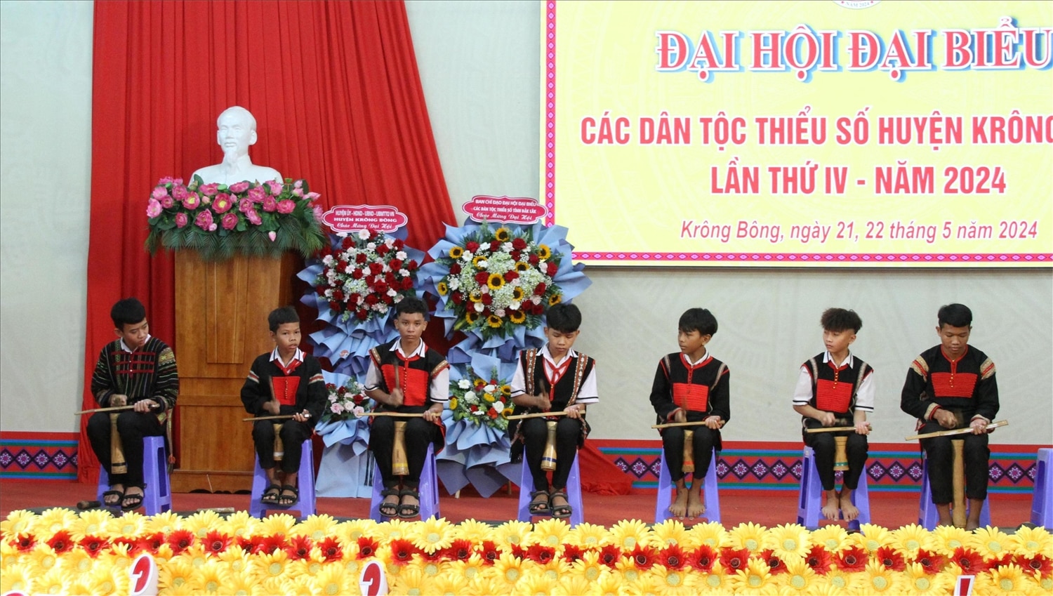 Các tiết mục văn nghệ chào mừng đại hội