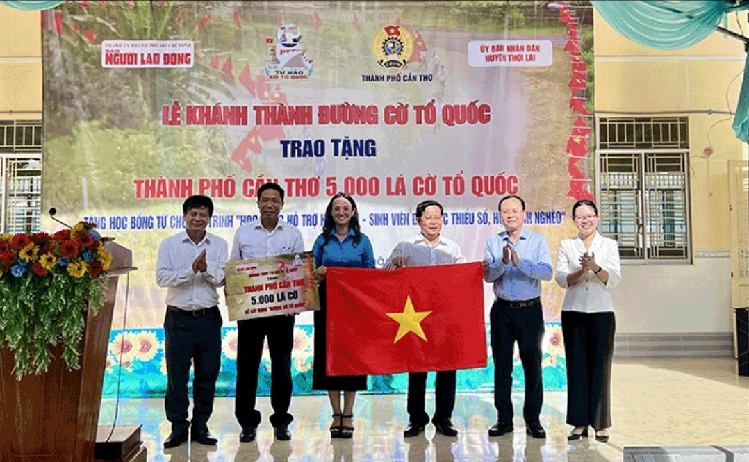 khanh thanh duong co to quoc va trao hoc bong cho hoc sinh tai tp can tho hinh 2