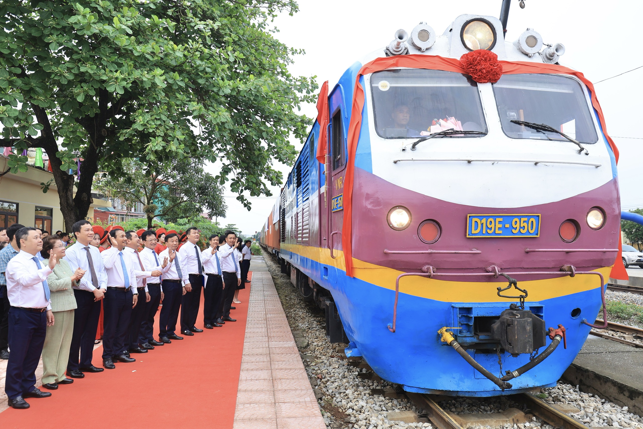 Chuyến tàu đầu tiên chở hàng liên vận quốc tế xuất phát từ ga Cao Xá- Ảnh 3.