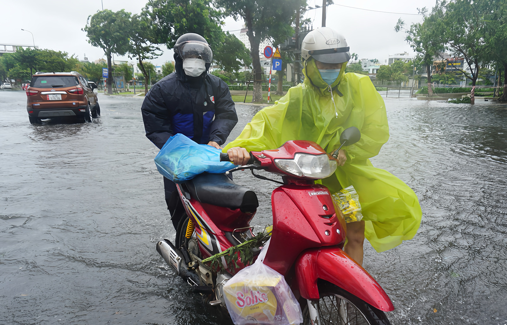 Miền Bắc vào đợt mưa giông dài ngày, Trung Bộ nắng nóng mạnh diện rộng