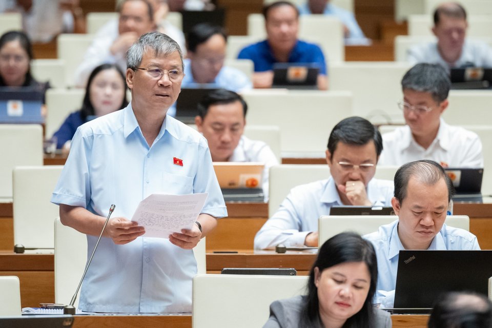 Đại biểu Nguyễn Anh Trí (Đoàn TP Hà Nội) cho rằng, việc đầu tư hệ thống cơ sở giáo dục chất lượng cao là phù hợp với yêu cầu phát triển giáo dục của Thủ đô và Nghị quyết 15-NQ/TW của Bộ Chính trị. Ảnh: Quochoi.vn