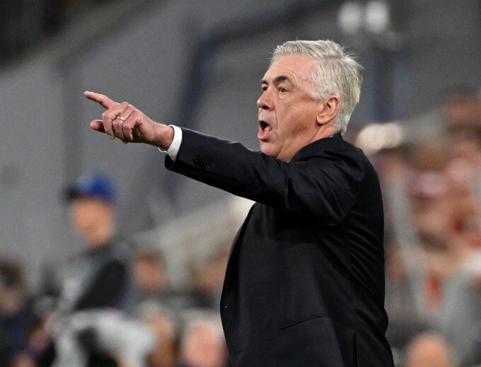 Ancelotti chỉ đạo trong trận bán kết lượt đi Champions League, Bayern hòa Real 2-2 tối 30/4 trên sân Allianz Arena. Ảnh: Reuters