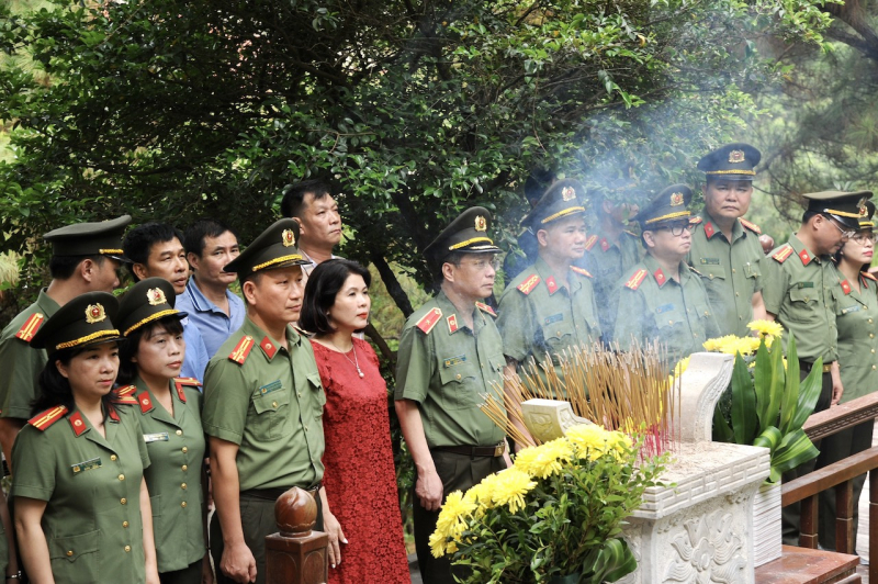 bao cong an nhan dan ho tro xay dung nha tinh nghia cho can bo chien sy hoan canh kho khan hinh 1