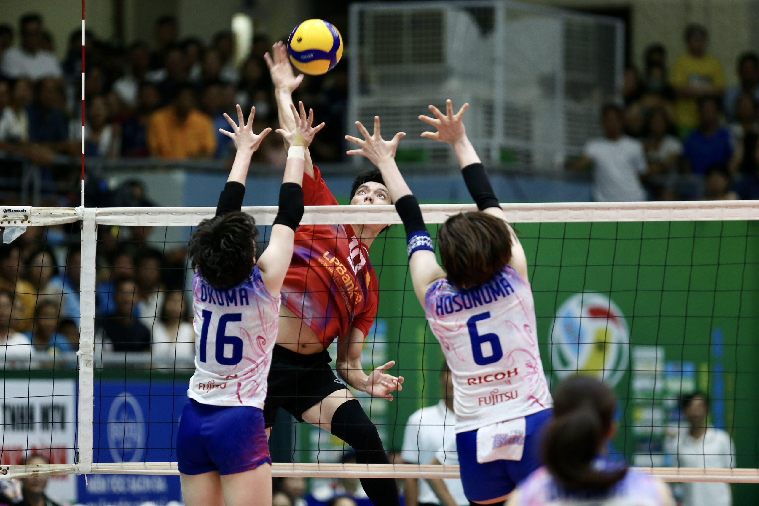 Bich Tuyen played great but still couldn't prevent her old team Thanh ...