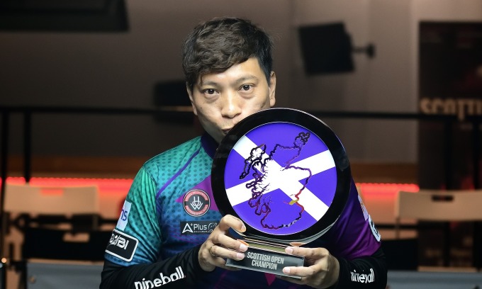 Dương Quốc Hoàng với chức vô địch Scottish Open tại thành phố Glasgow, Scotland tối 5/5/2024. Ảnh:Cue Snap