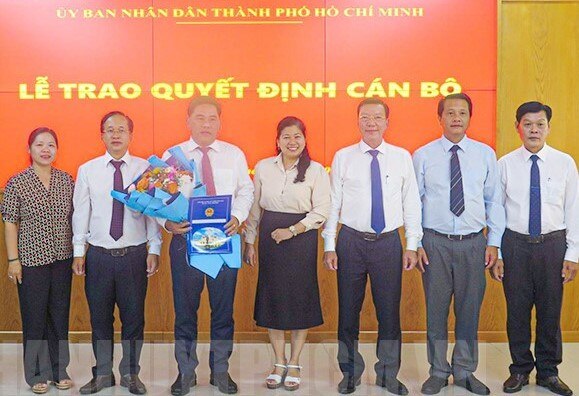 Công bố quyết định của UBND TPHCM về công tác cán bộ ảnh 1