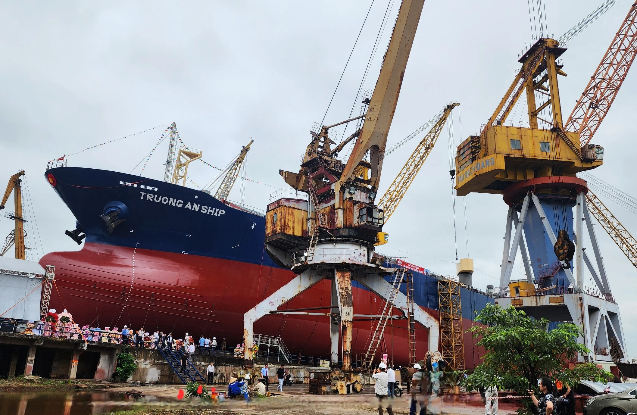 Công ty Đóng tàu Bạch Đằng hạ thủy tàu hàng 17.500DWT khai thác viễn dương- Ảnh 1.