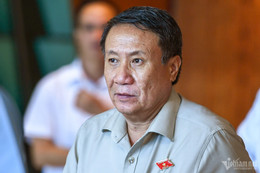 W-Ha Sy Dong.jpg