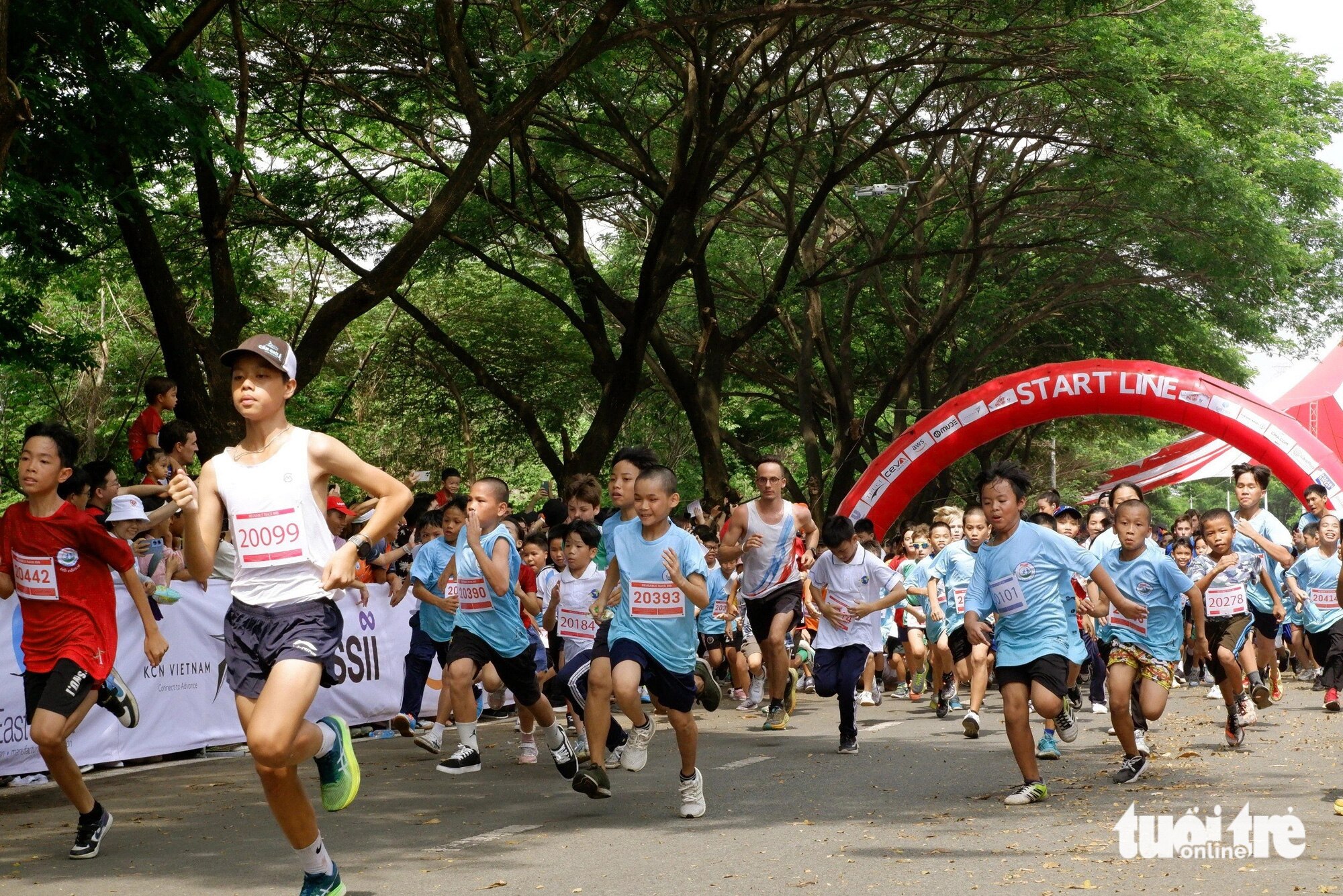 Gần 600 em nhỏ ở 9 mái ấm tình thương tham gia giải chạy quyên góp từ thiện - Ảnh: DIỆU LINH