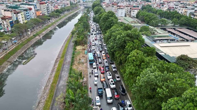 Phương tiện lưu thông trên đường Láng