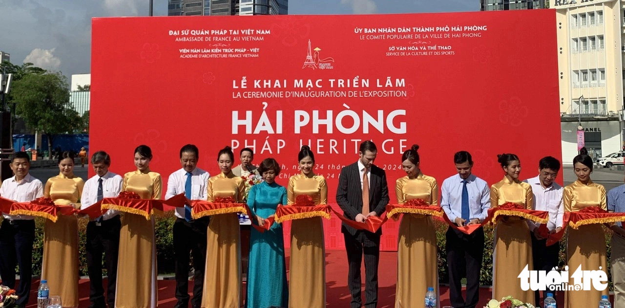 Khai mạc triển lãm ảnh Di sản kiến trúc Pháp tại TP.HCM - Ảnh: HOÀI PHƯƠNG