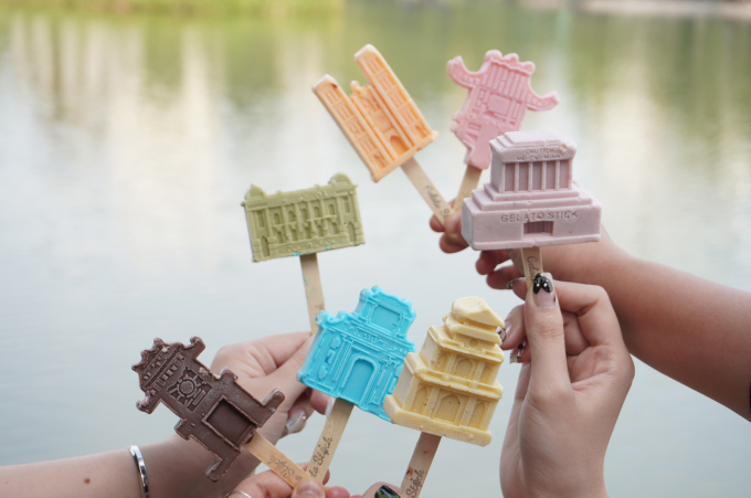 Những que kem có hình các địa danh ở Hà Nội. Ảnh: Gelato Stick