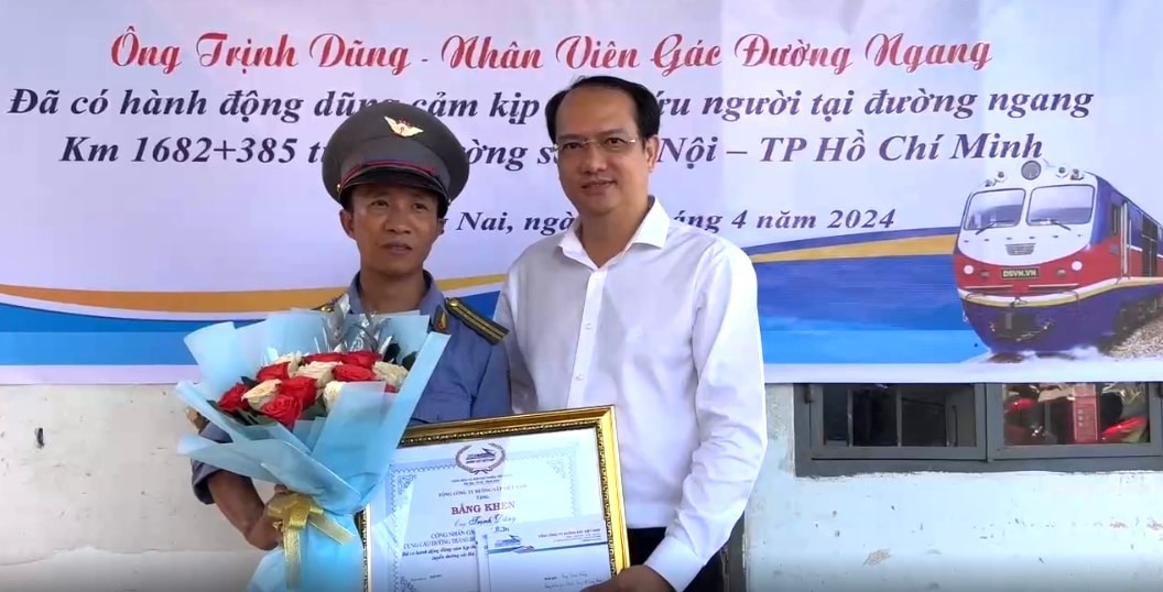 Khen thưởng nhân viên gác chắn cứu người tại Đồng Nai- Ảnh 1.