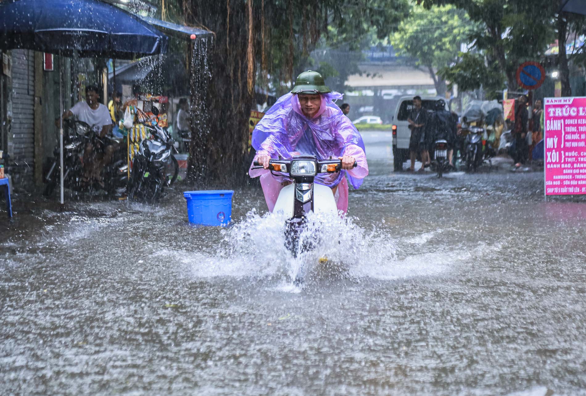 Không khí lạnh tràn về, miền Bắc đón mưa giông 5 ngày liên tiếp