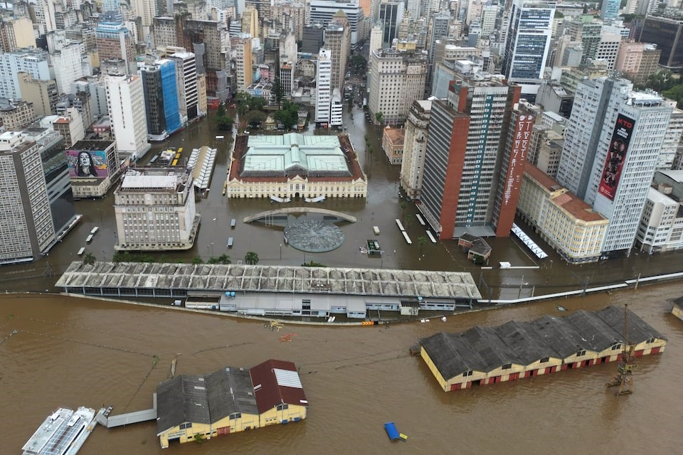 lu lut keo dai o brazil day len vien canh con nguoi phai di cu do bien doi khi hau hinh 1