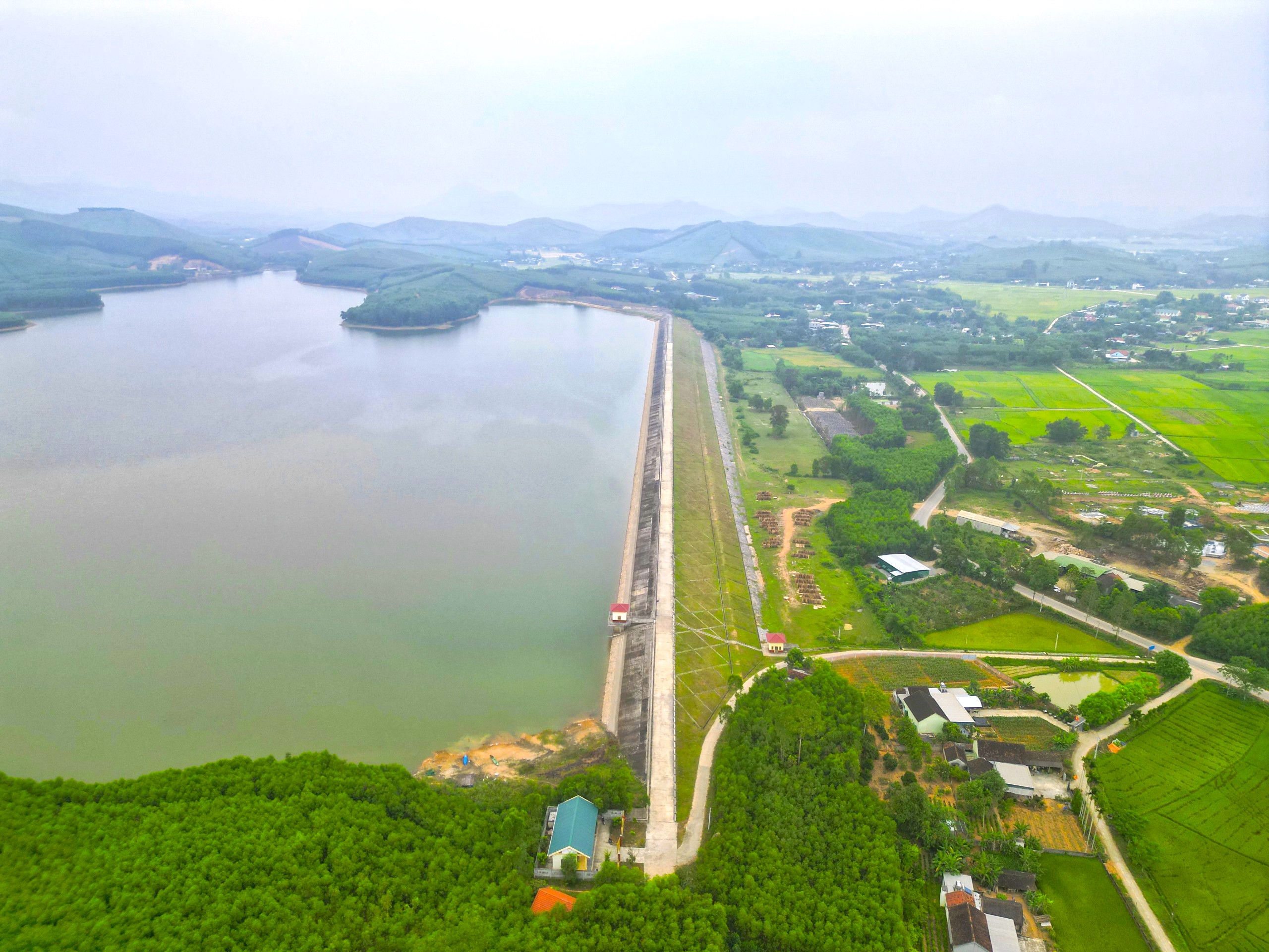 Mãn nhãn cảnh đẹp được ví như “vịnh Hạ Long thu nhỏ” ở miền quê lúa Yên Thành, Nghệ An- Ảnh 6.