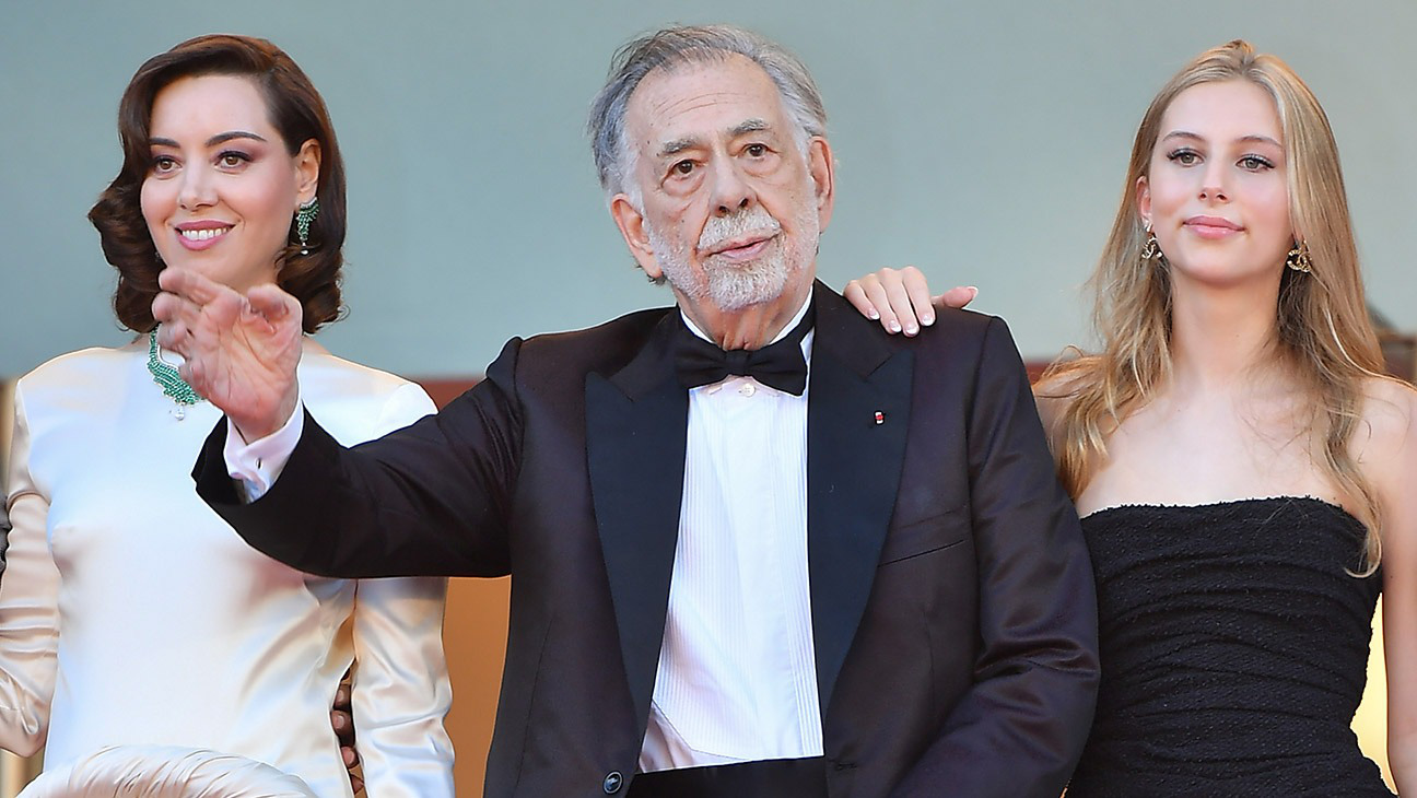 Đạo diễn Francis Ford Coppola và hai diễn viên Aubrey Plaza (trái), Romy Croquet ra mắt phim Megalopolis tại Cannes hôm 16-5 - Ảnh: WireImage