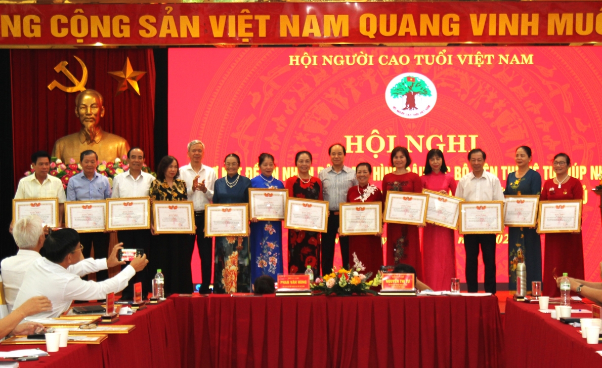 Mô hình CLB Liên thế hệ tự giúp nhau rất ấn tượng, hiệu quả, tạo sức lan tỏa sâu rộng