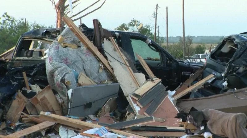 Bão làm sập nhà ở bang Texas. Ảnh: CNN