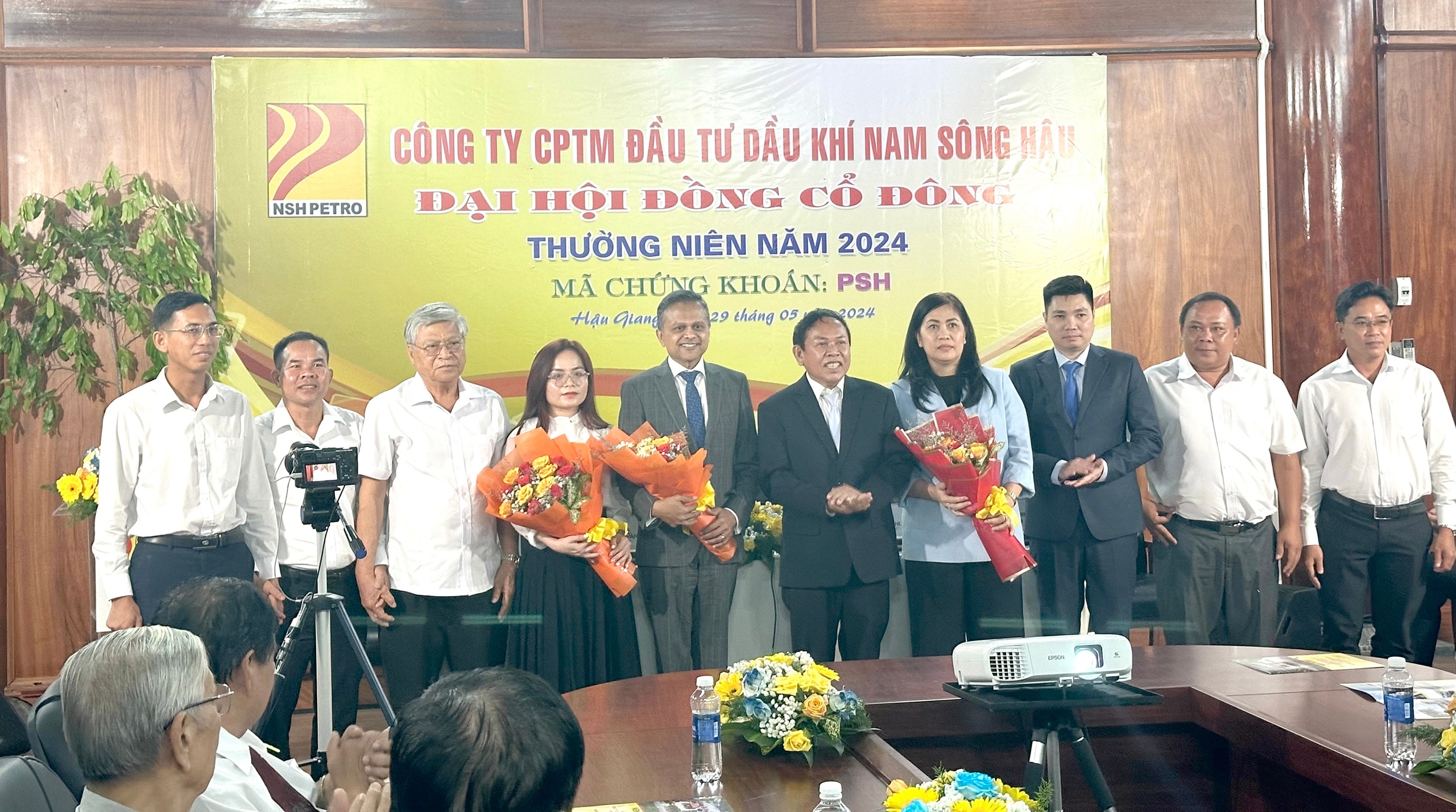 Lãnh đạo NSH Petro tại đại hội đồng cổ đông thường niên ngày 29.5.2024