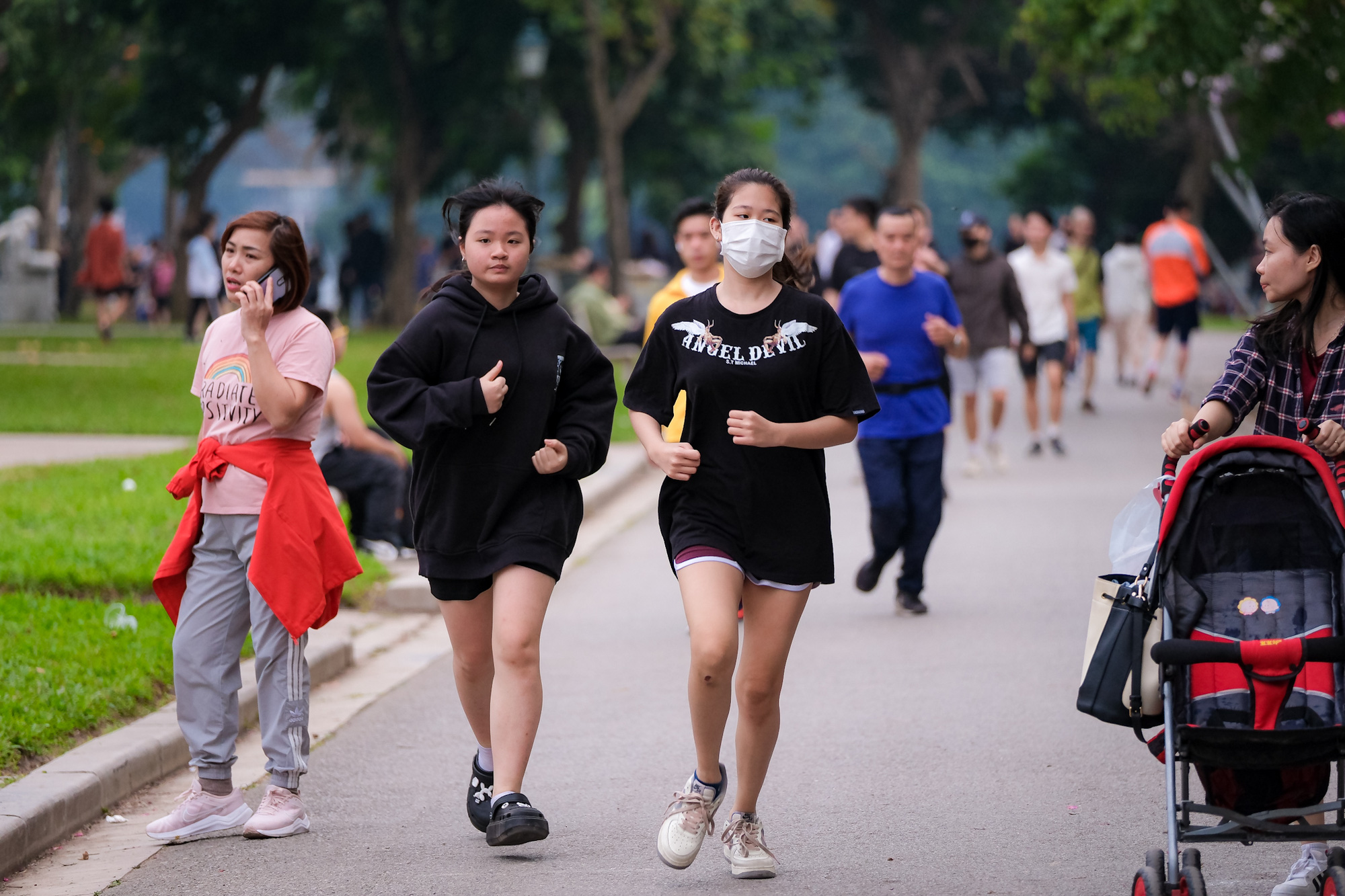 Nhiều người lựa chọn chạy bộ là môn thể thao luyện tập hằng ngày - Ảnh minh họa: NAM TRẦN