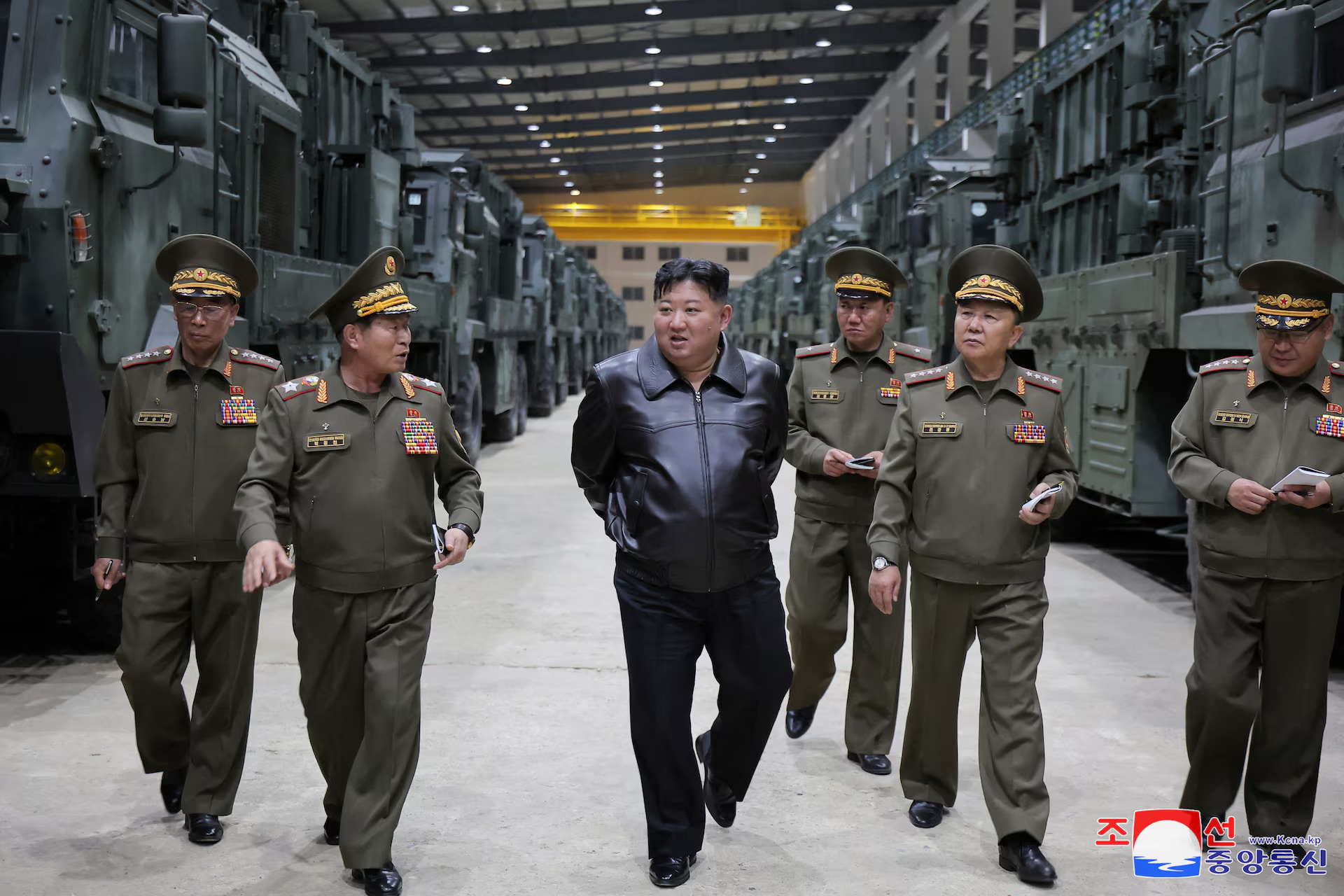 ong kim jong un giam sat he thong ten lua chien thuat cua trieu tien hinh 1