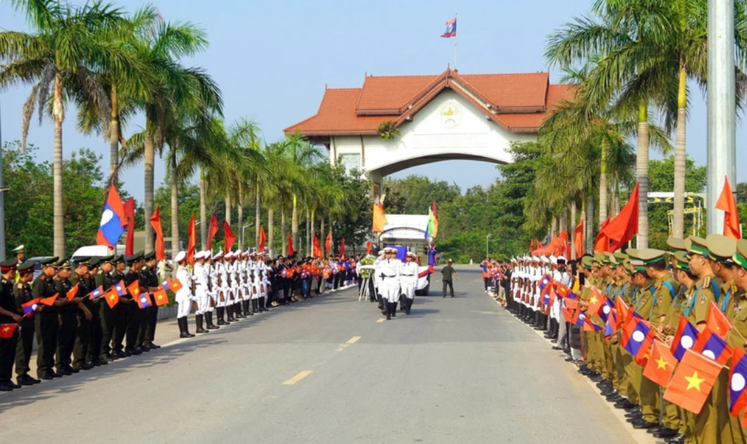 Hồi hương hài cốt 2 liệt sỹ quân tình nguyện và chuyên gia Việt Nam hy sinh tại Lào