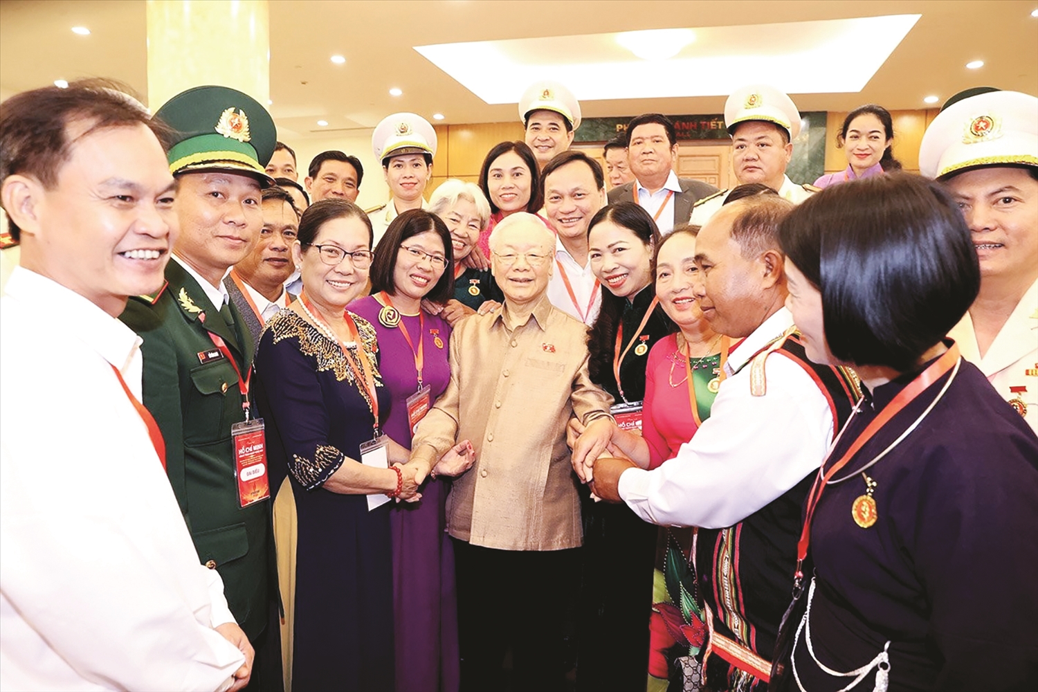 Trong quá trình xây dựng và phát triển đất nước, Đảng ta luôn quan tâm đặc biệt đến lĩnh vực CTDT, thực hiện CSDT, từ đó tăng cường, củng cố khối đại đoàn kết toàn dân tộc. (Trong ảnh: Tổng Bí thư Nguyễn Phú Trọng gặp mặt các đại biểu điển hình tiêu biểu toàn quốc trong học tập và làm theo tư tưởng, đạo đức, phong cách Hồ Chí Minh năm 2023, diễn ra ngày 2/11, tại trụ sở Trung ương Đảng).