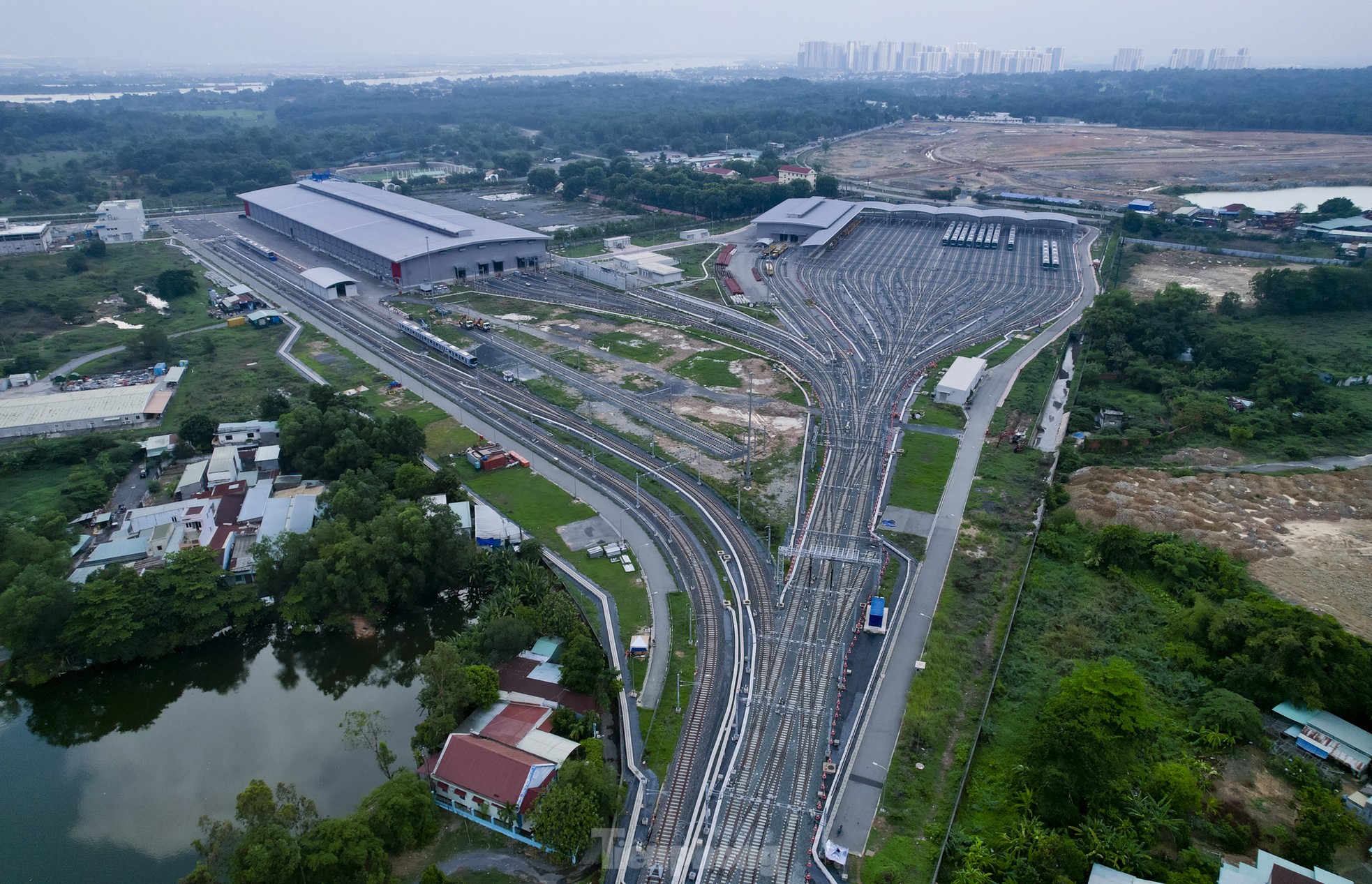 Toàn cảnh trung tâm điều khiển 17 đoàn tàu Metro tại TPHCM nhìn từ trên cao ảnh 1