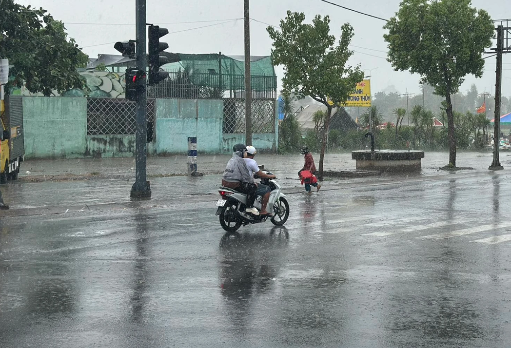 Chiều nay TP.HCM và Nam bộ có mưa nhiều nơi. Tây nguyên một số nơi mưa to