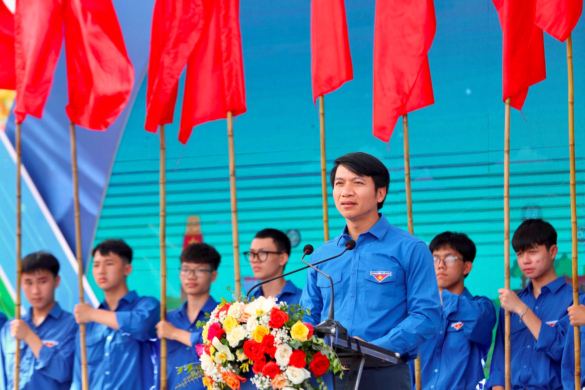 Trung ương Đoàn ra quân Chiến dịch Thanh niên tình nguyện Hè toàn quốc năm 2024 - Ảnh 1.