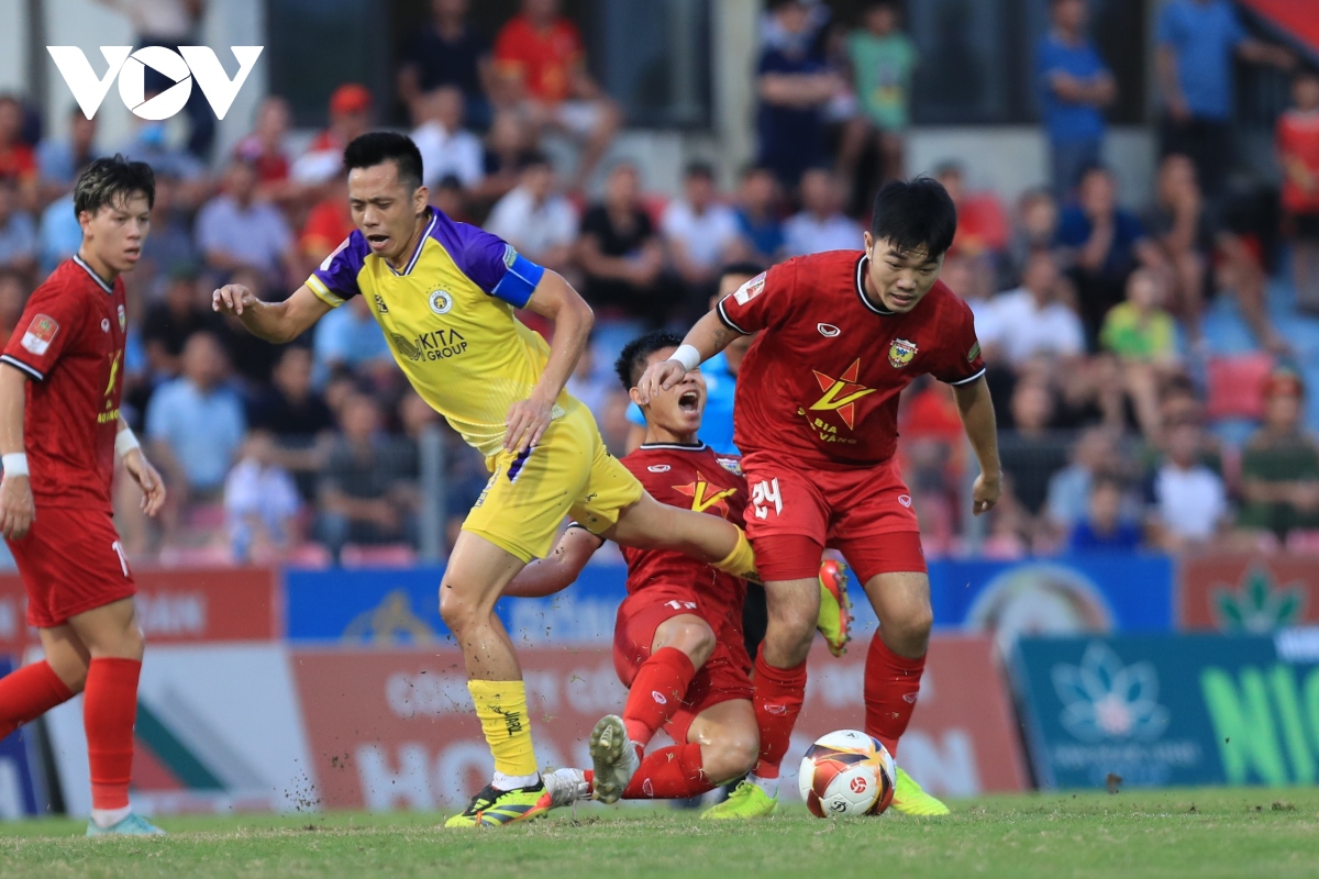 Doi hinh tieu bieu vong 18 v-league 2023 2024 van quyet sat canh cung quang hai hinh anh 1