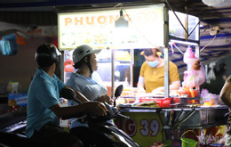 W-ផ្សាររាត្រី 1.JPG.jpg