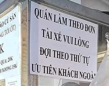 Dán bảng 'ưu tiên khách ngoài' gây bức xúc, chủ quán cơm tấm ở TP.HCM trần tình- Ảnh 2.