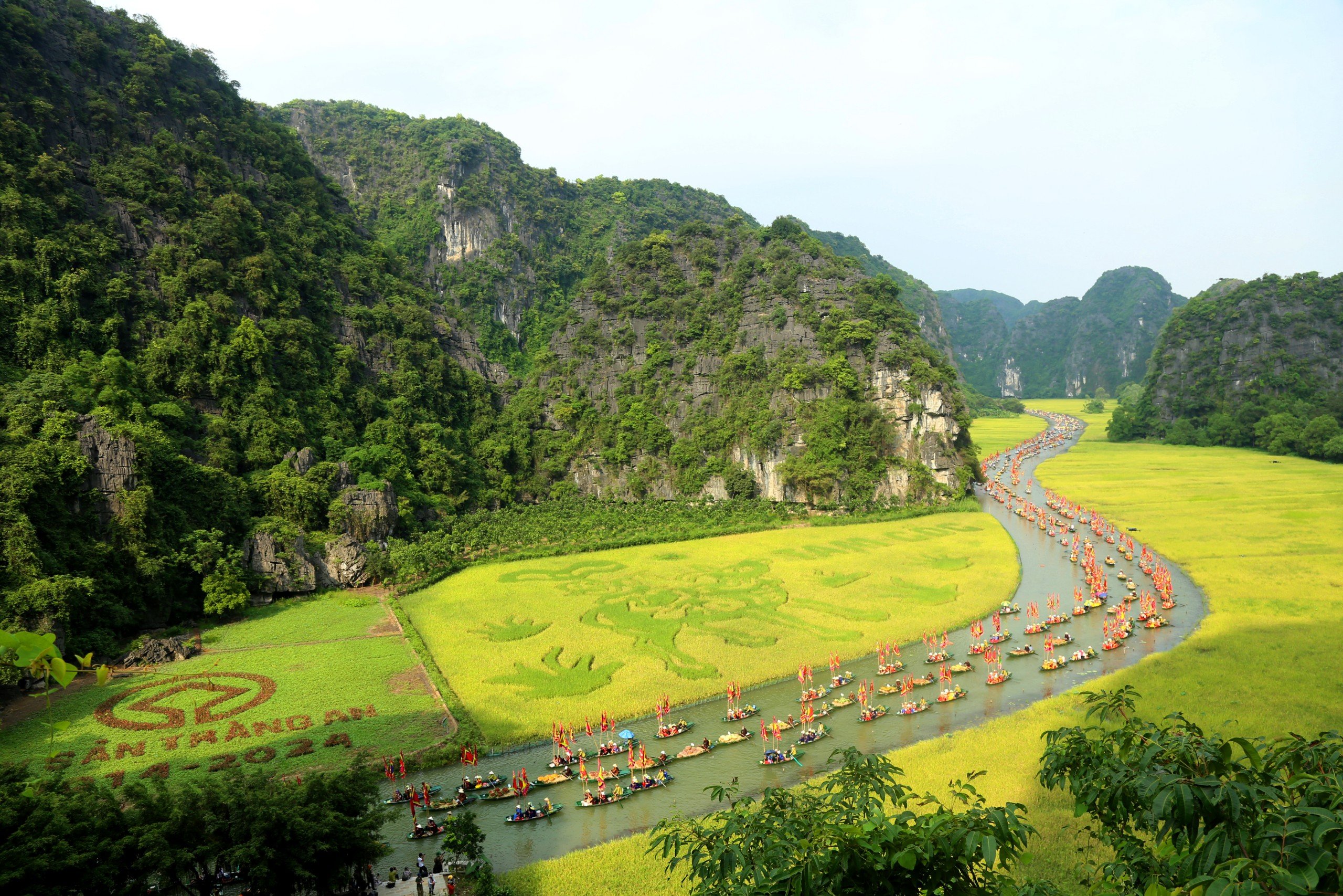 Vạn người tới Ninh Bình ngắm bức tranh 