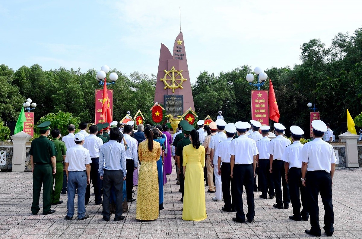 Toàn cảnh - Chuyện chưa kể về bến Lộc An - huyền thoại đường Hồ Chí Minh trên biển (Hình 9).