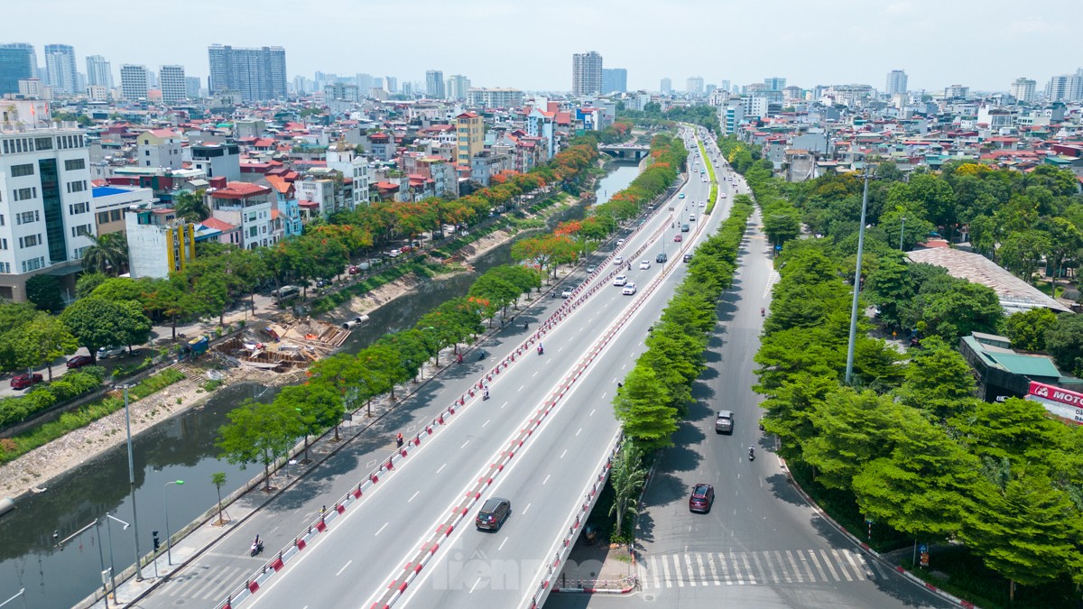 Hà Nội nắng 'rát mặt', mặt đường lên đến hơn 50 độ C ảnh 11