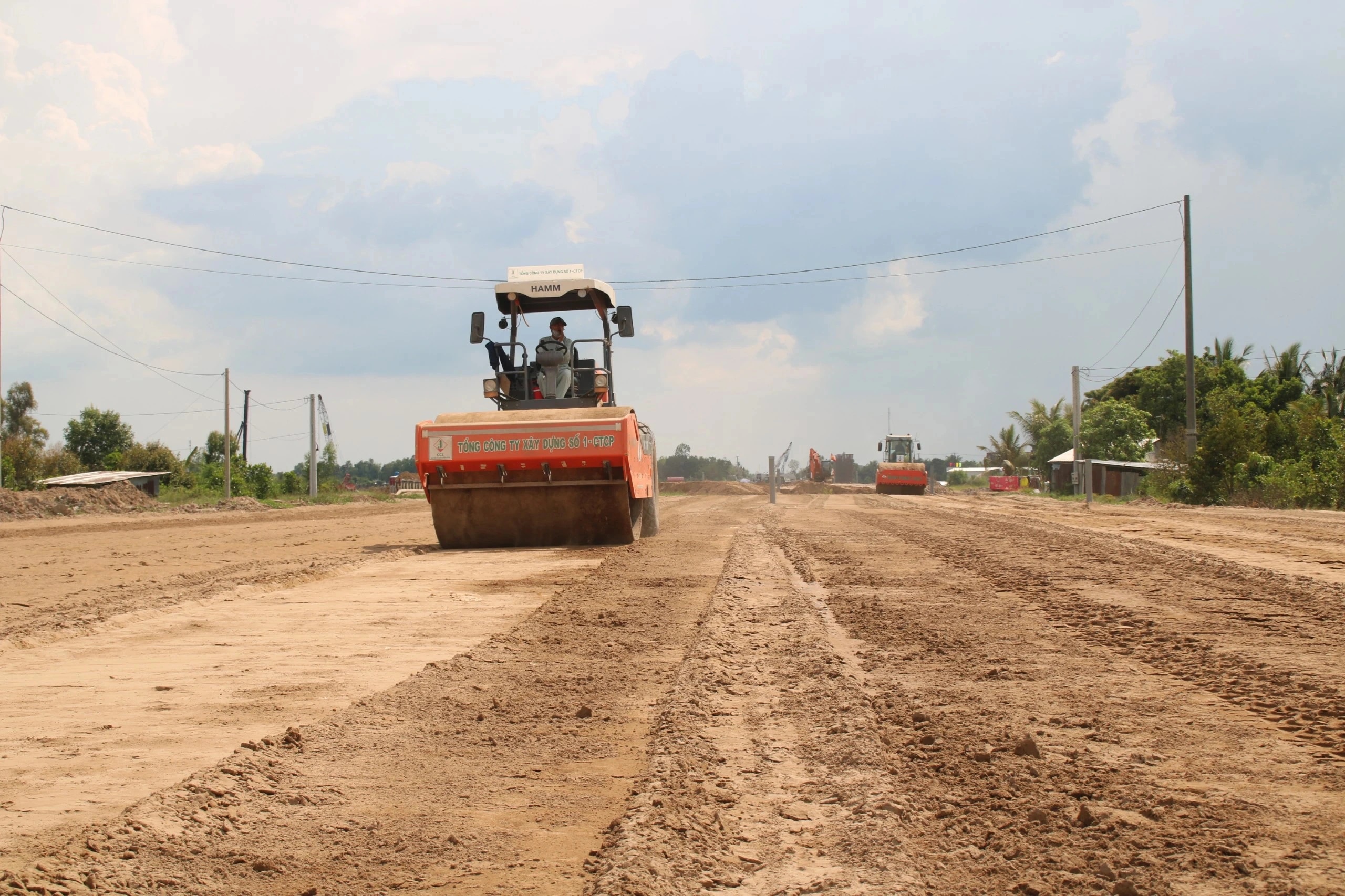 Cao tốc Cần Thơ - Cà Mau qua Hậu Giang chưa sử dụng cát biển để san lấp- Ảnh 2.