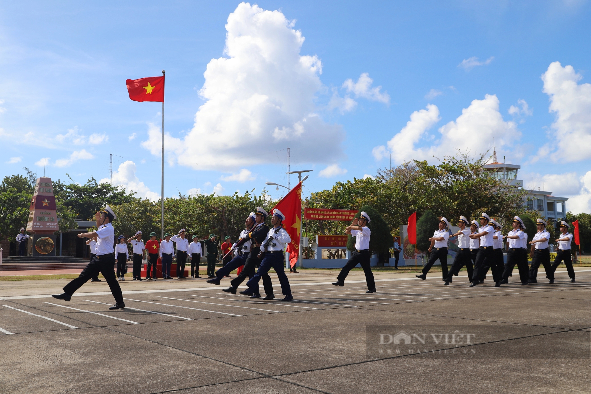 Hình ảnh thiêng liêng lễ diễu binh ở Thị trấn Trường Sa- Ảnh 7.