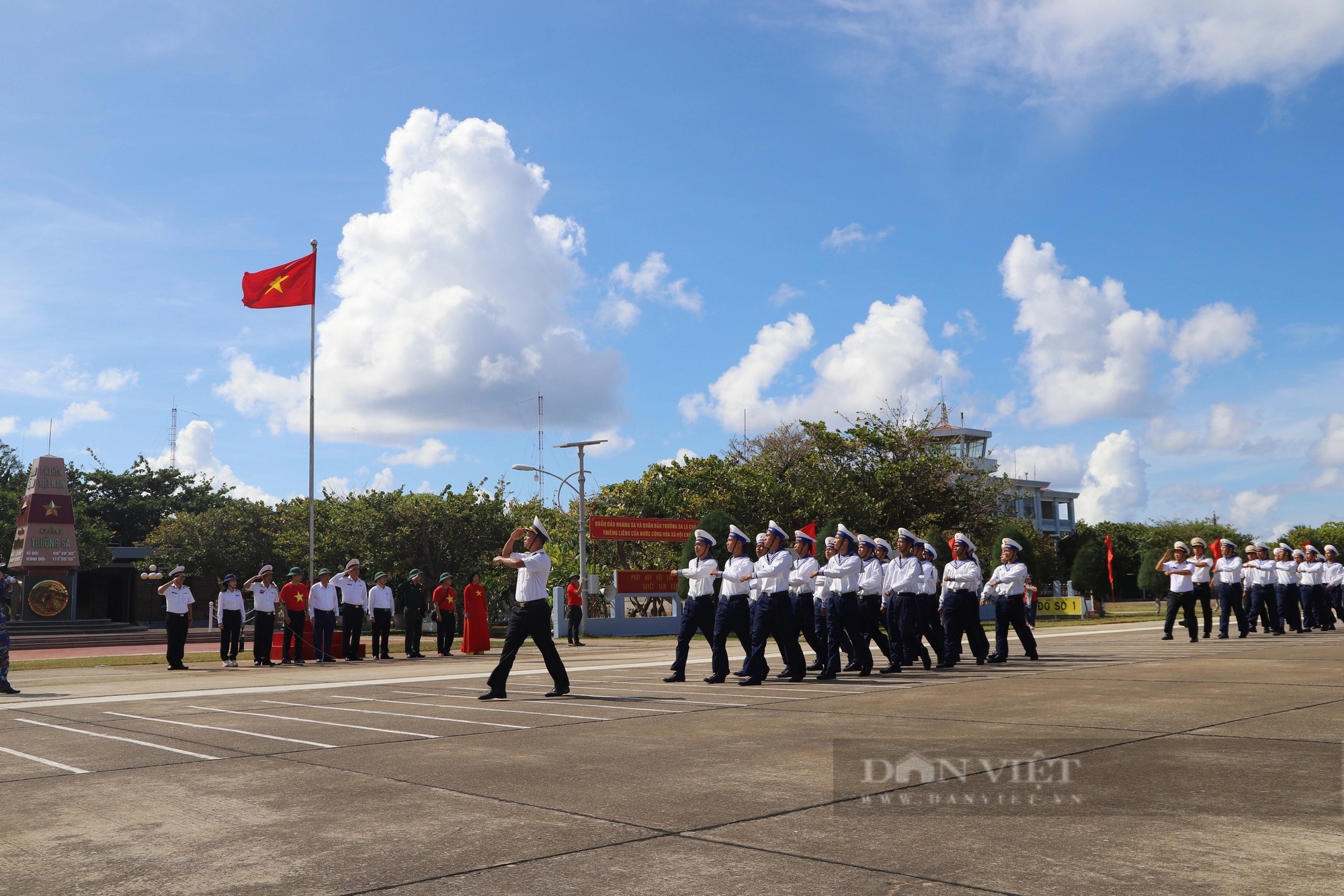 Hình ảnh thiêng liêng lễ diễu binh ở Thị trấn Trường Sa- Ảnh 8.