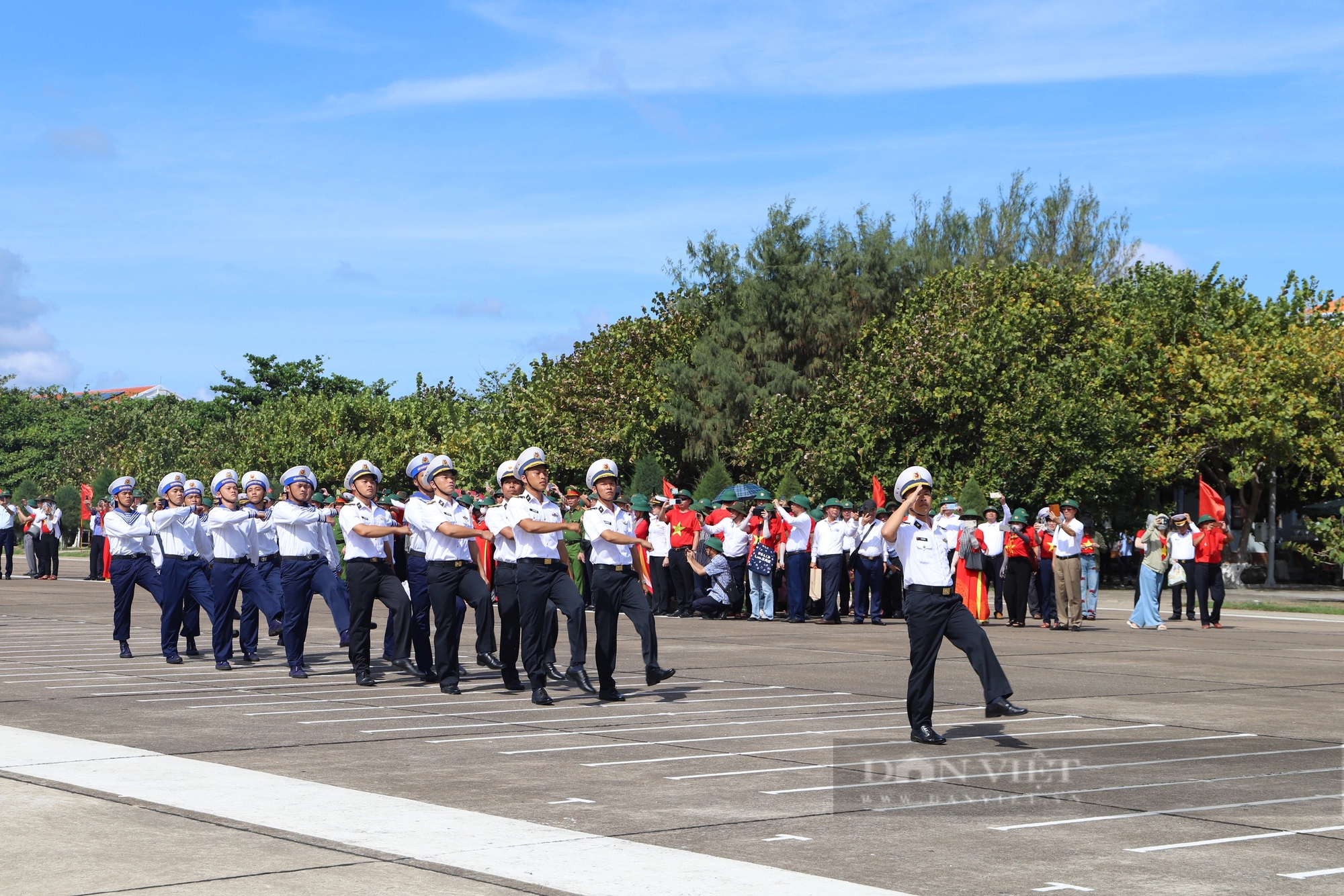 Hình ảnh thiêng liêng lễ diễu binh ở Thị trấn Trường Sa- Ảnh 11.