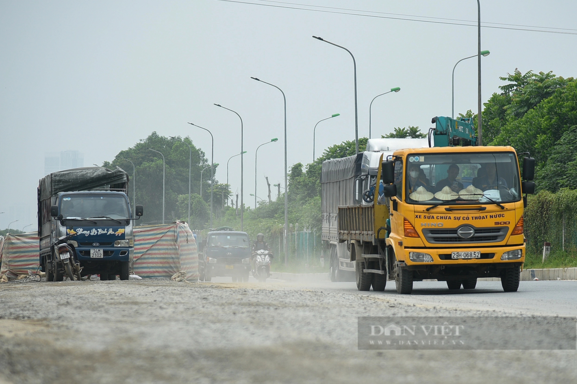 Lô cốt, bụi bẩn gây ám ảnh người tham gia giao thông tại đường gom đại lộ Thăng Long- Ảnh 7.