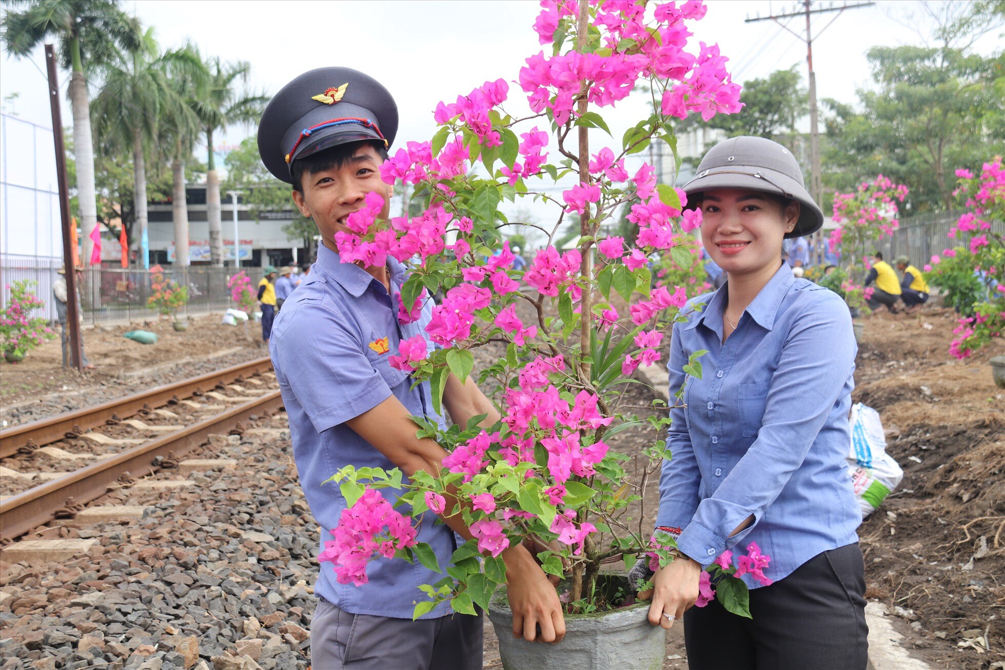 Phong trào “Đường tàu - Đường hoa” kết nối “Sắc xanh một dải xứ Trầm”- Ảnh 3.