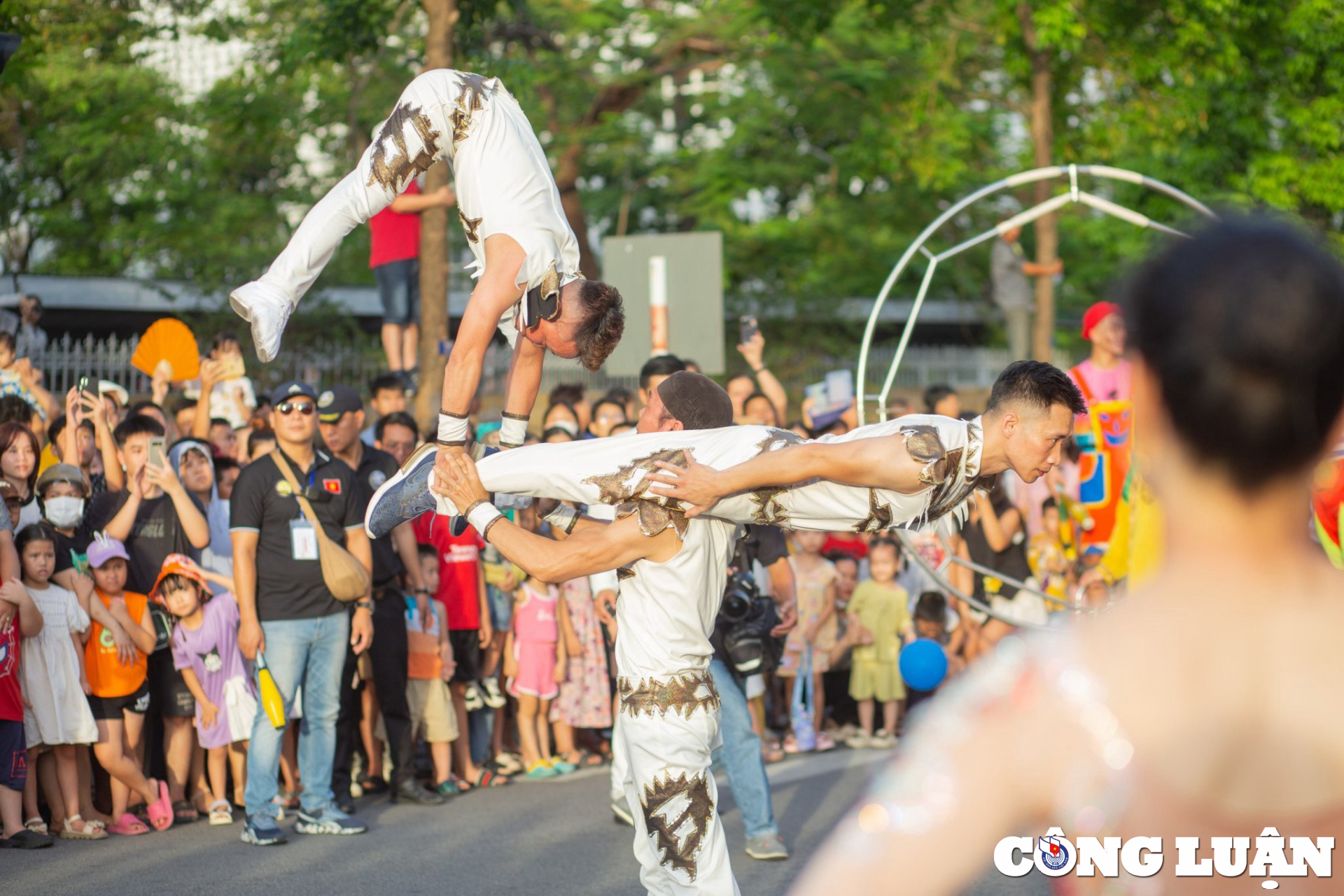 festival nghe thuat quoc te hue 2024 thu hut hang van nguoi dan va du khach hinh 2