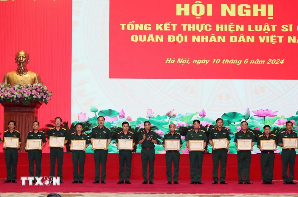 ttxvn_luat sy quan quan doi 2.jpg