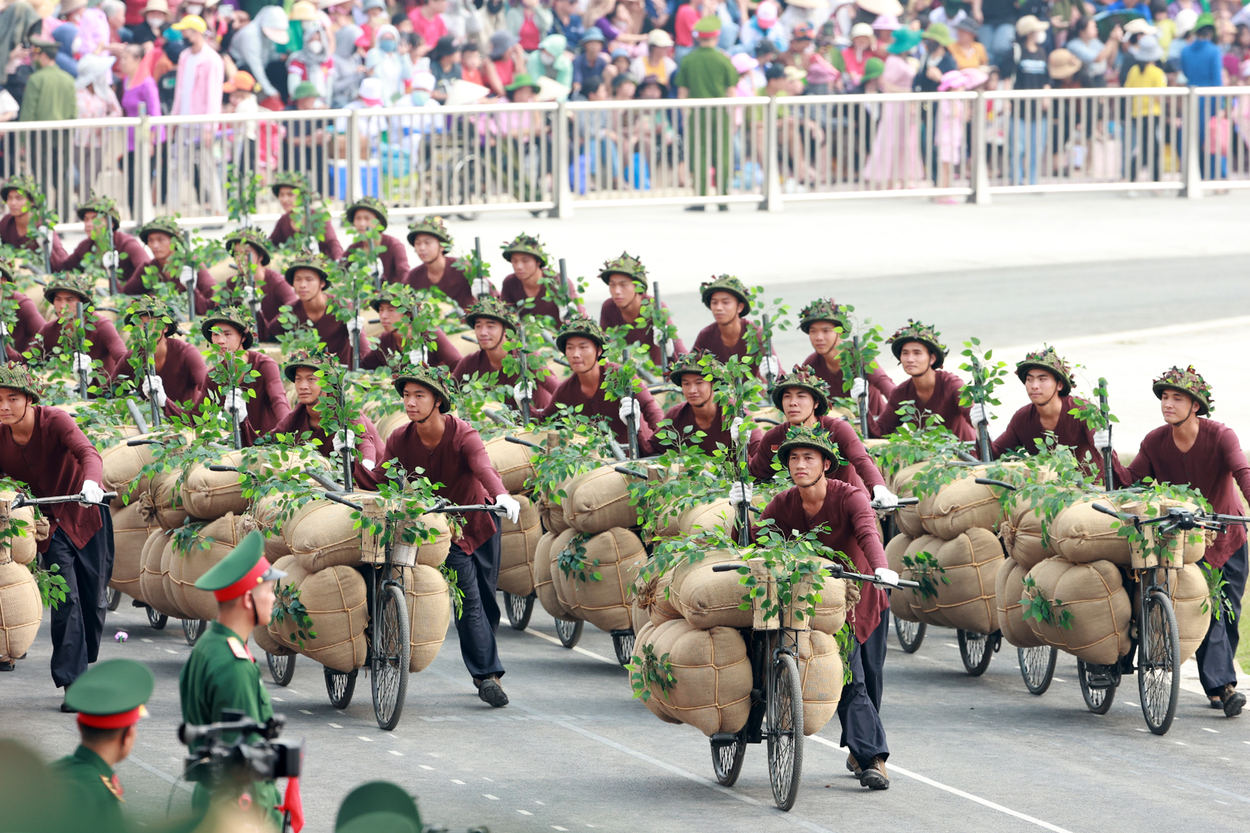 Khối dân công hỏa tuyến