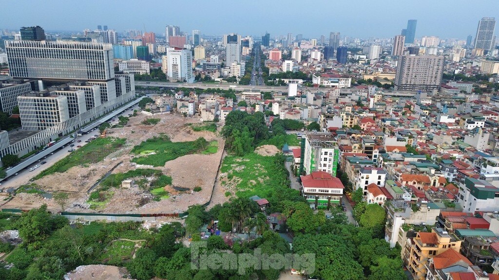 Toàn cảnh vị trí sẽ xây hầm chui tại nút giao Hoàng Quốc Việt - Phạm Văn Đồng - Trần Vỹ ảnh 4