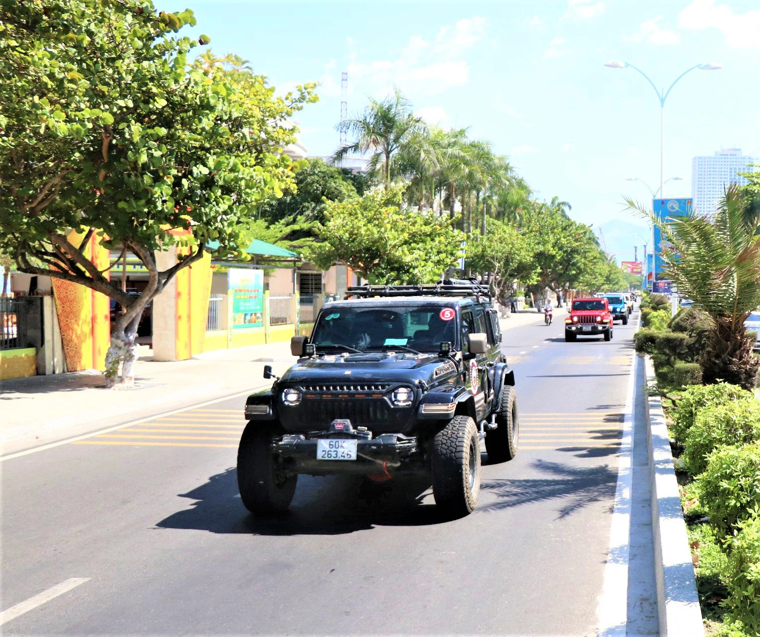 Thích thú dàn xe Jeep và mô tô Harley Davidson trên phố biển Nha Trang- Ảnh 10.